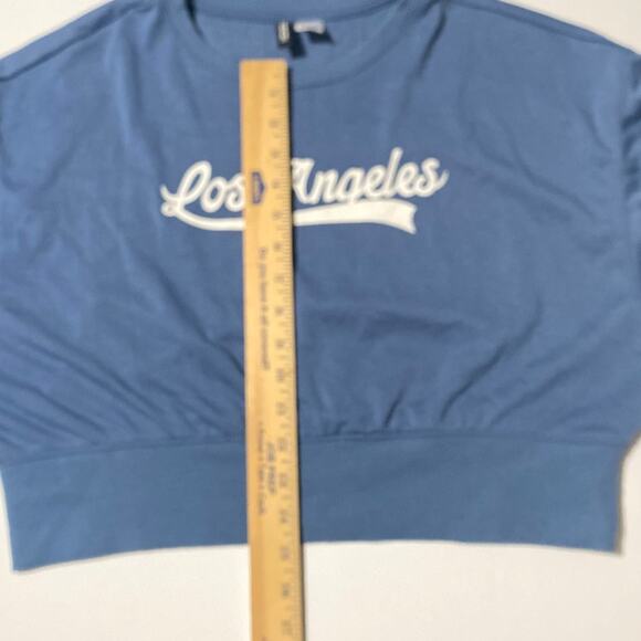 Blue “Los Angeles” Graphic Cropped Sweatshirt Size Medium Periwinkle Powder Blue - Picture 6 of 8